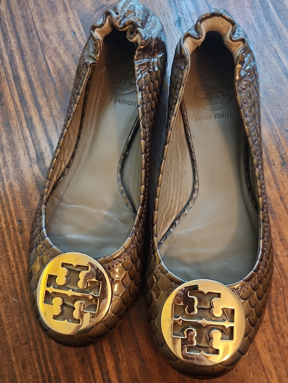 Tory Burch Flats Reva Ballerina Shoes Patent Leather Ballet Gold Logo Sz 5 1/2 - Picture 1 of 3